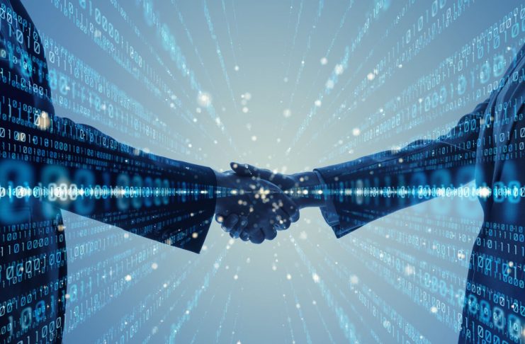 Zwei Hände werden geschüttelt. Aus dem Hintergund fliegen Nullen und Einsen.